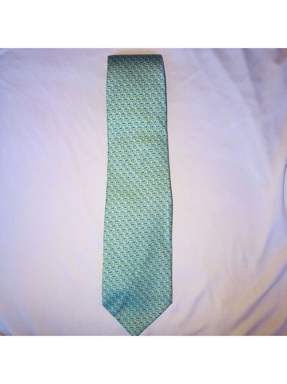 NWOT Mens Vineyard Vines 100% Silk Blue Waves